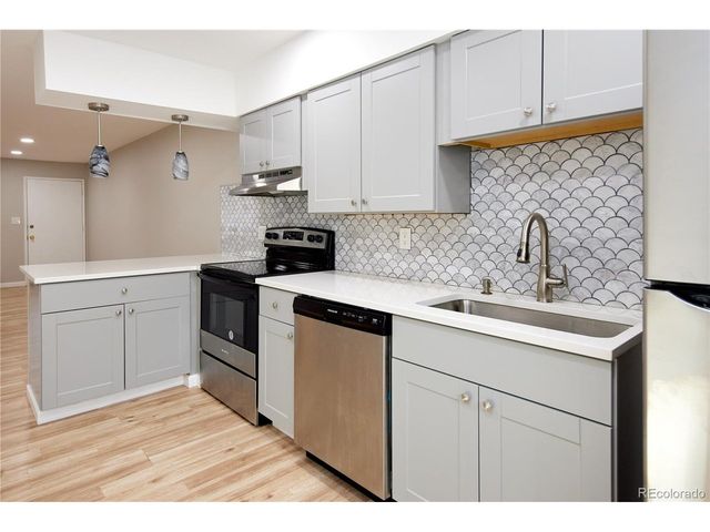 7050 W Cedar Ave 212, Lakewood, CO 80226