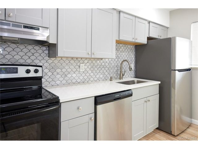 7050 W Cedar Ave 212, Lakewood, CO 80226