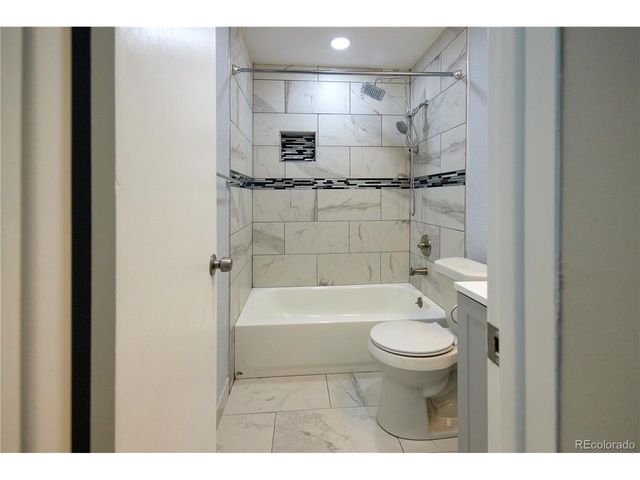 7050 W Cedar Ave 212, Lakewood, CO 80226