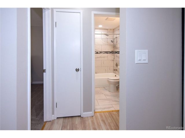 7050 W Cedar Ave 212, Lakewood, CO 80226