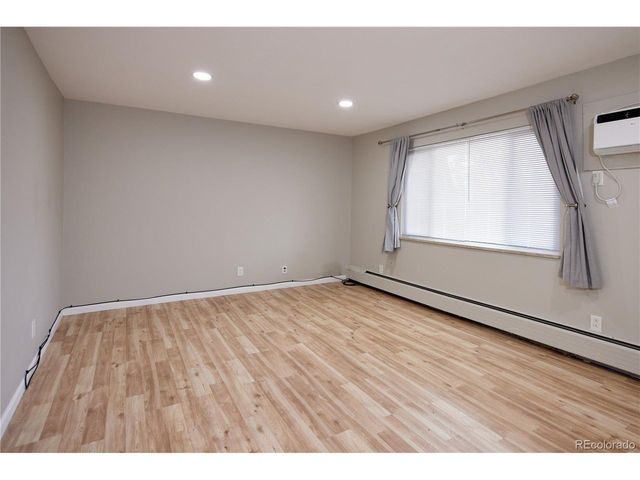 7050 W Cedar Ave 212, Lakewood, CO 80226