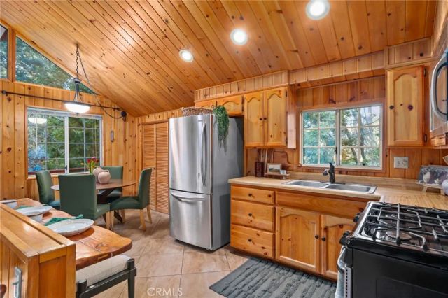 32143 West Drive, Running Springs, CA 92382