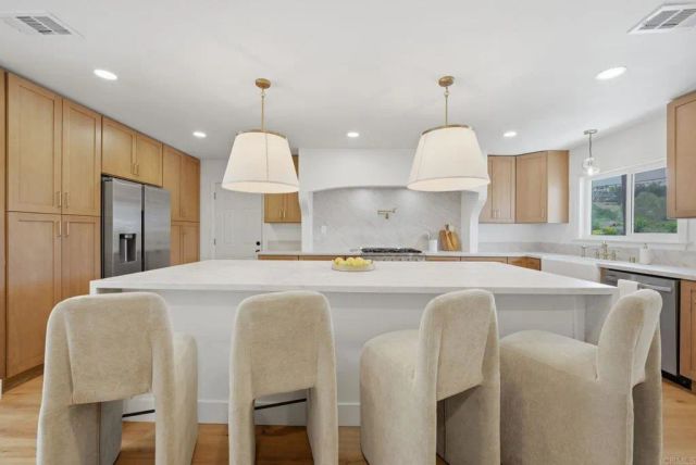 2904 E Barnwell Street, Oceanside, CA 92054