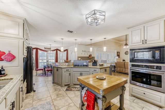 7835 Portwood Road, Azle, TX 76020