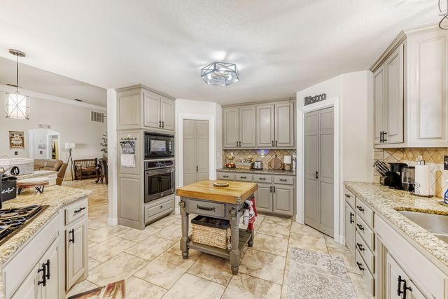 7835 Portwood Road, Azle, TX 76020