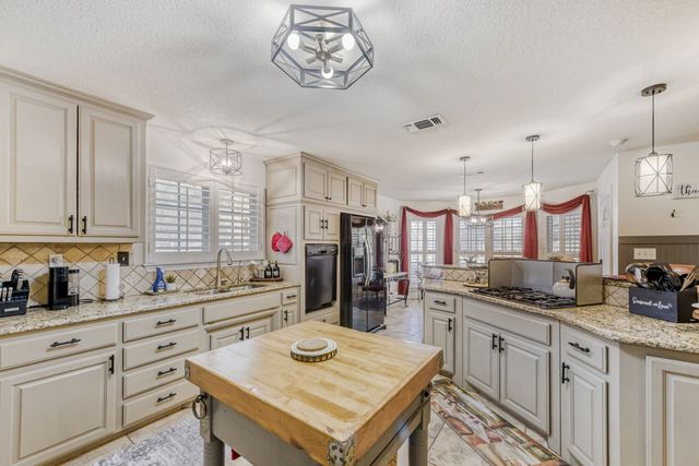 7835 Portwood Road, Azle, TX 76020