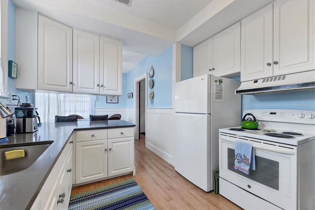 1676 OAK STREET, Sarasota, FL 34236