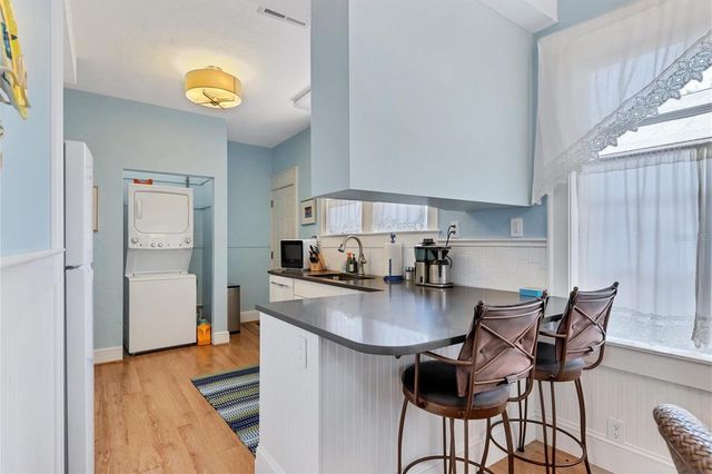 1676 OAK STREET, Sarasota, FL 34236