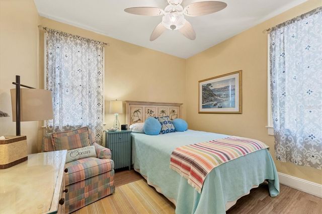 1676 OAK STREET, Sarasota, FL 34236