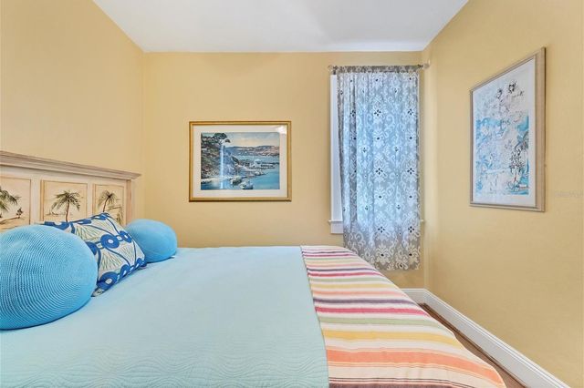1676 OAK STREET, Sarasota, FL 34236