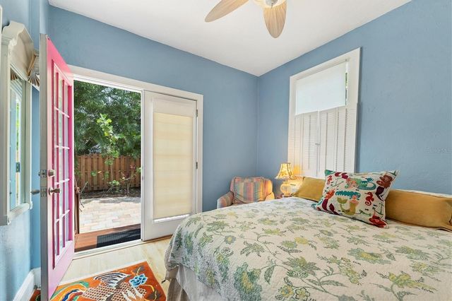 1676 OAK STREET, Sarasota, FL 34236