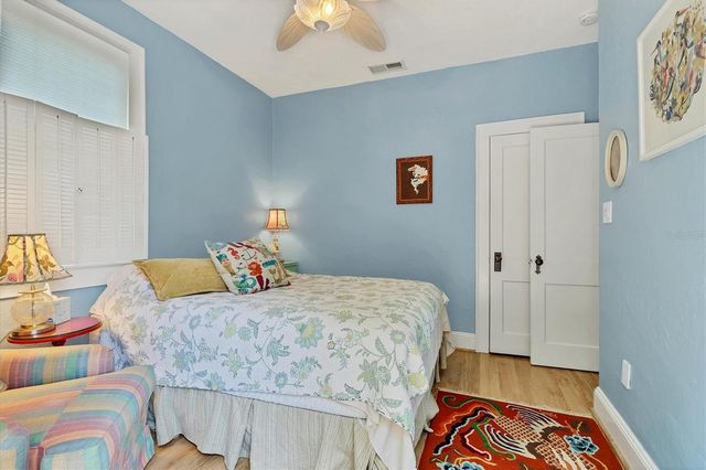 1676 OAK STREET, Sarasota, FL 34236