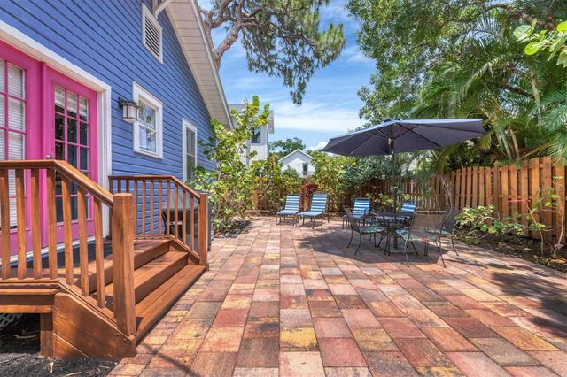1676 OAK STREET, Sarasota, FL 34236