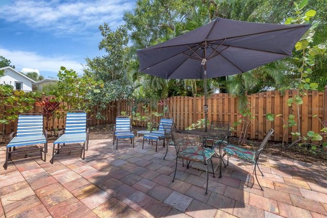 1676 OAK STREET, Sarasota, FL 34236