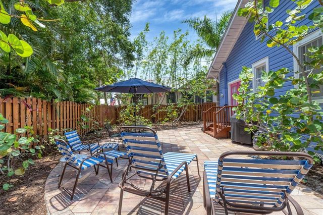 1676 OAK STREET, Sarasota, FL 34236