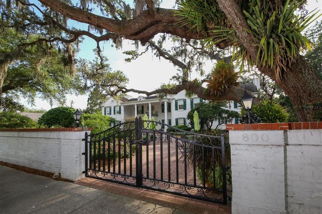 1676 OAK STREET, Sarasota, FL 34236