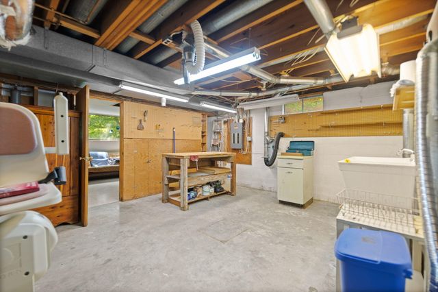 116 Vanwinkle Grove, Berea, KY 40403