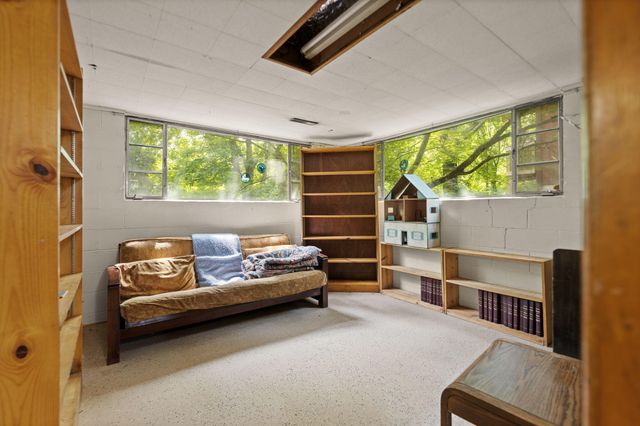 116 Vanwinkle Grove, Berea, KY 40403