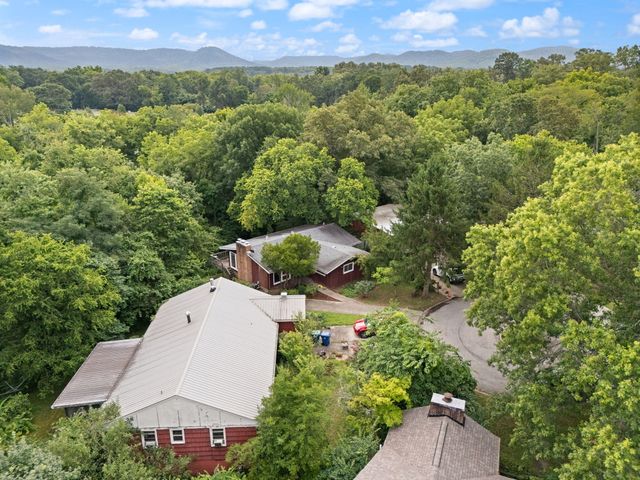 116 Vanwinkle Grove, Berea, KY 40403