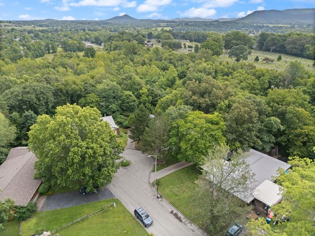 116 Vanwinkle Grove, Berea, KY 40403