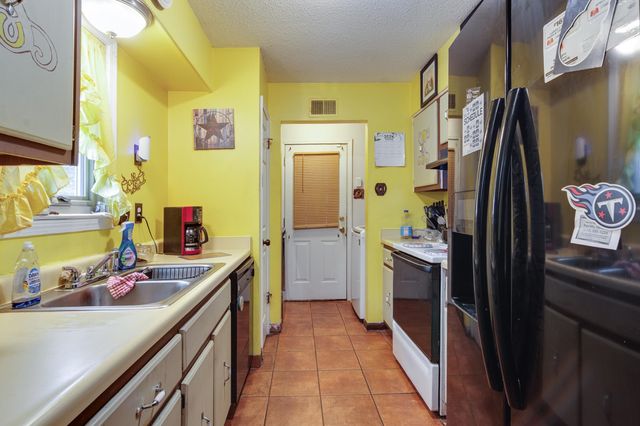 6677 HARTFORD DR, Memphis, TN 38134