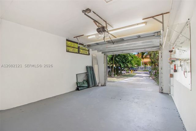 119 Harbor Dr, Key Biscayne, FL 33149