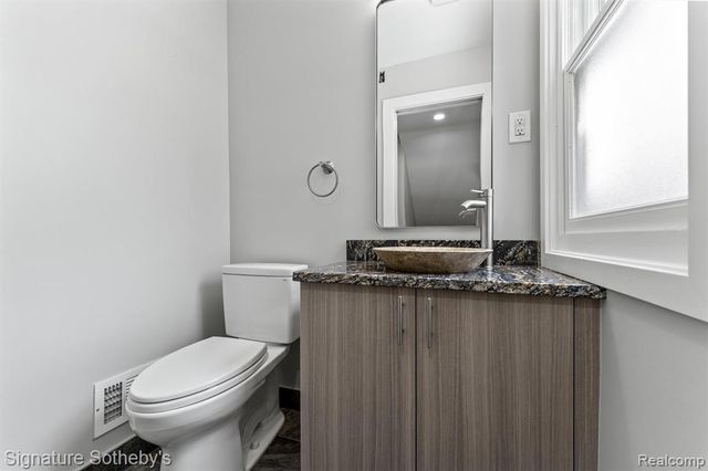 1054 Saxon Drive, Birmingham, MI 48009