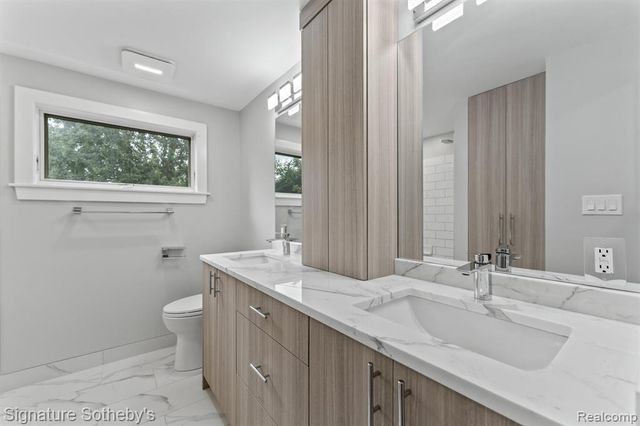 1054 Saxon Drive, Birmingham, MI 48009