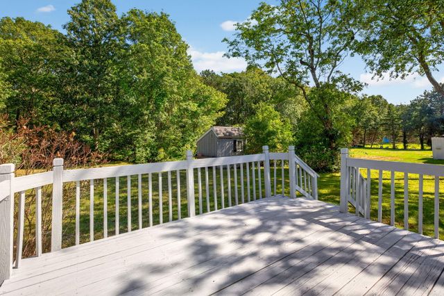 39 Kerrywood Drive, Teaticket, MA 02536