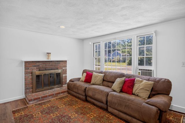 39 Kerrywood Drive, Teaticket, MA 02536