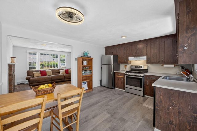39 Kerrywood Drive, Teaticket, MA 02536