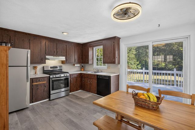 39 Kerrywood Drive, Teaticket, MA 02536