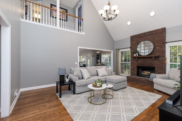 1316 Lunar Dr, Murfreesboro, TN 37129
