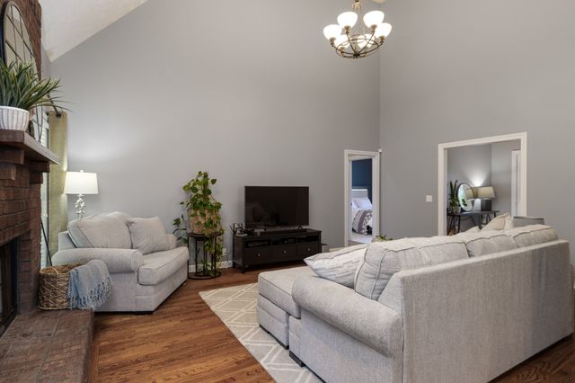 1316 Lunar Dr, Murfreesboro, TN 37129