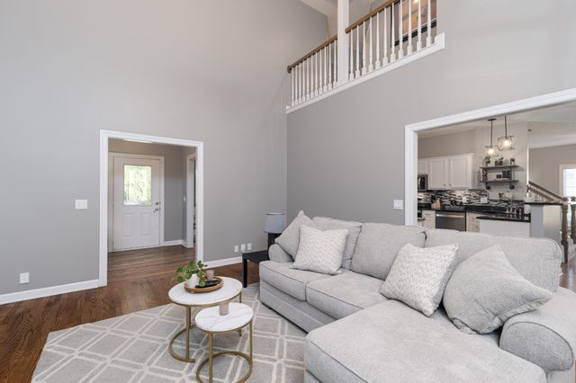 1316 Lunar Dr, Murfreesboro, TN 37129