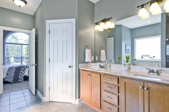 1316 Lunar Dr, Murfreesboro, TN 37129