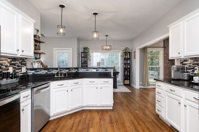 1316 Lunar Dr, Murfreesboro, TN 37129