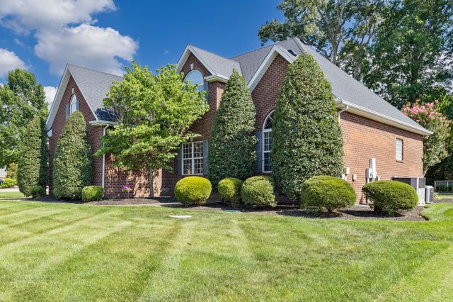 1316 Lunar Dr, Murfreesboro, TN 37129