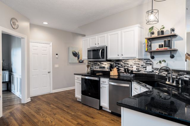 1316 Lunar Dr, Murfreesboro, TN 37129