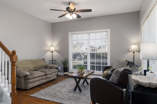 1316 Lunar Dr, Murfreesboro, TN 37129