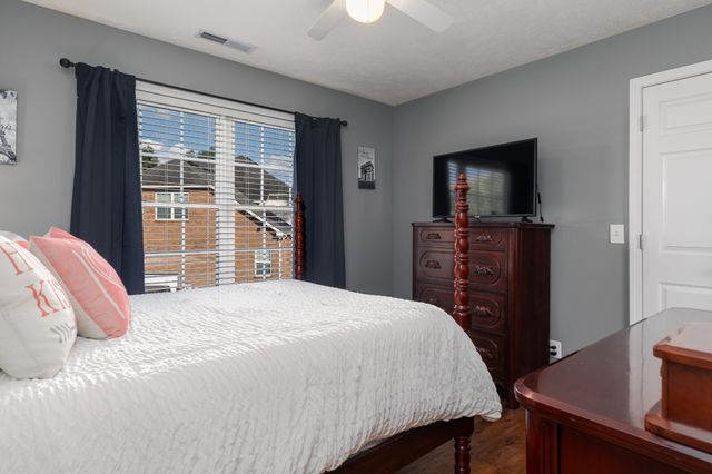 1316 Lunar Dr, Murfreesboro, TN 37129
