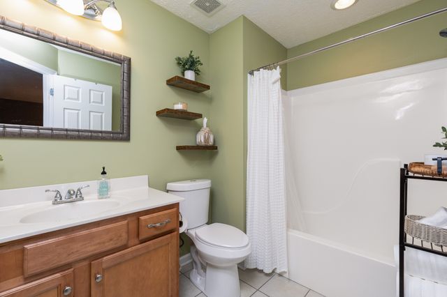 1316 Lunar Dr, Murfreesboro, TN 37129