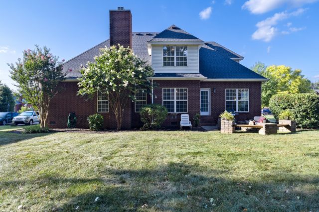 1316 Lunar Dr, Murfreesboro, TN 37129