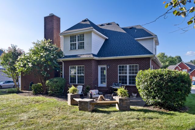 1316 Lunar Dr, Murfreesboro, TN 37129
