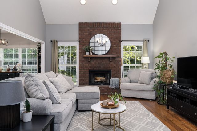 1316 Lunar Dr, Murfreesboro, TN 37129
