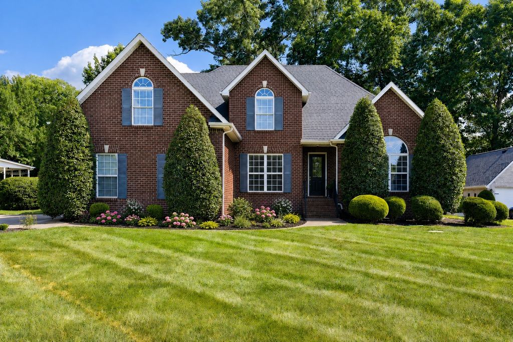 1316 Lunar Dr, Murfreesboro, TN 37129