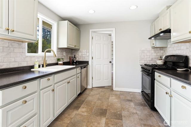 22628 87th Avenue W, Edmonds, WA 98026