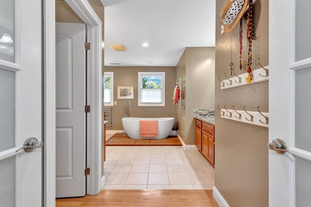 11 Rockland Avenue, Arlington, MA 02474