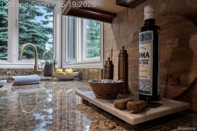 2609 Pebble Beach Drive, Oakland Charter Township, MI 48363