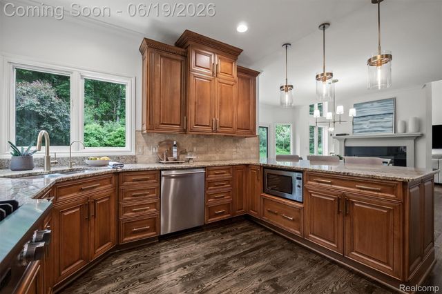 2609 Pebble Beach Drive, Oakland Charter Township, MI 48363